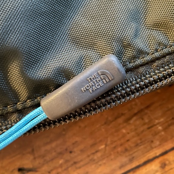 THE NORTH FACE Drawstring Gym Travel Bag Backpack Sling Pouch with Zip Pocket!!! - Picture 6 of 12